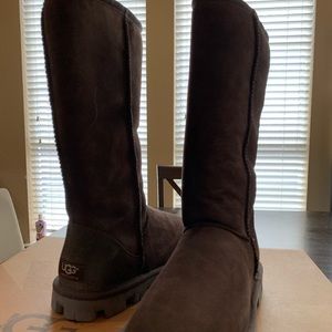 UGG Classic Tall Chocolate Women Size 8 NEW